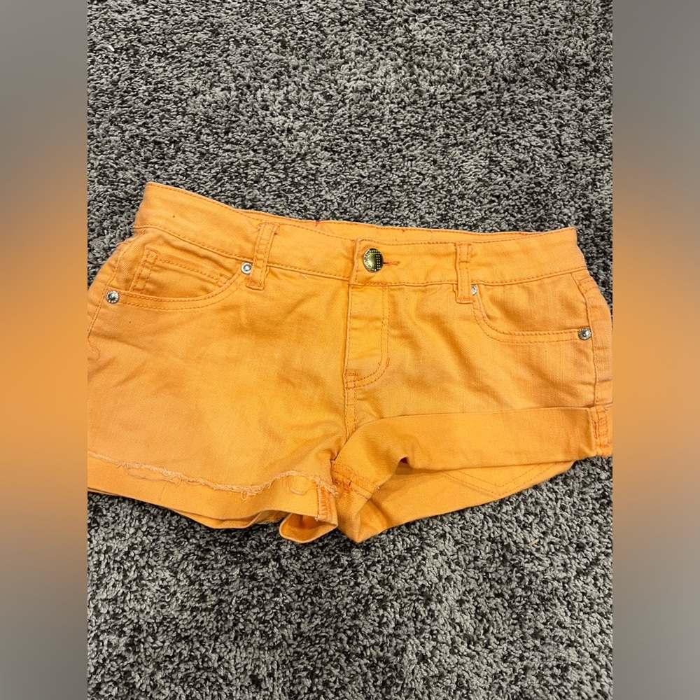 size 5 shorts not as orange as picture